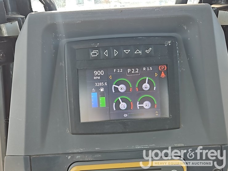 2022-deere-750l-image-38