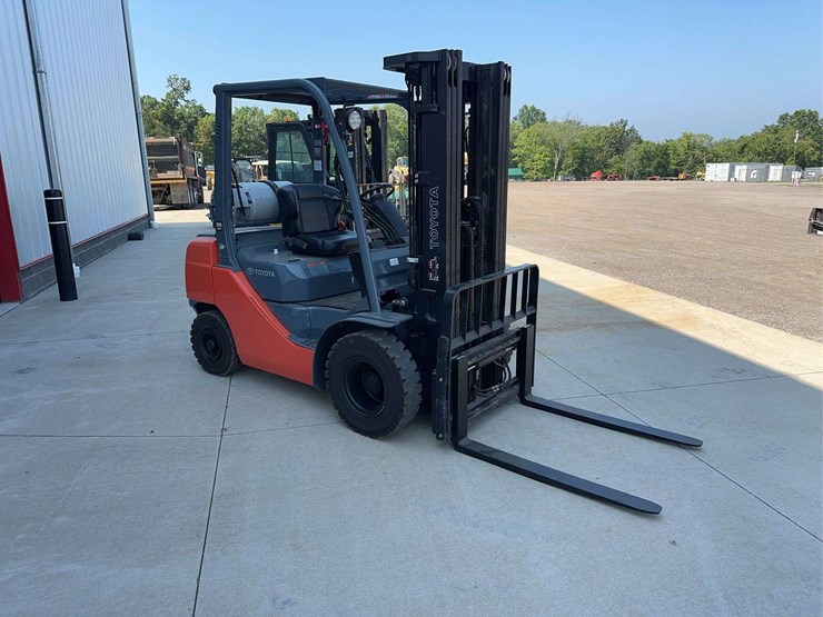 2014-toyota-sfgu25-forklift-image-2