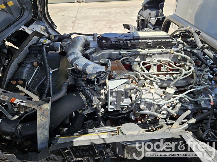2019-hino-195-image-22