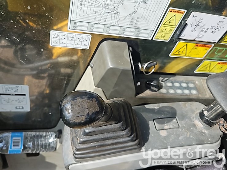 2015-caterpillar-329fl-image-45