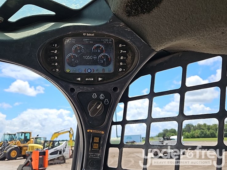 2019-bobcat-t740-image-29
