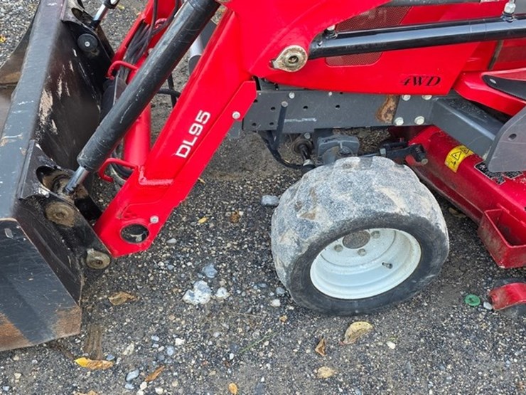 2017-massey-ferguson-gc1705-image-8