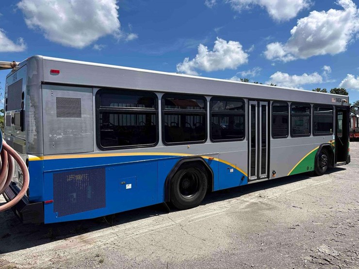 2014-gillig-low-floor-image-3