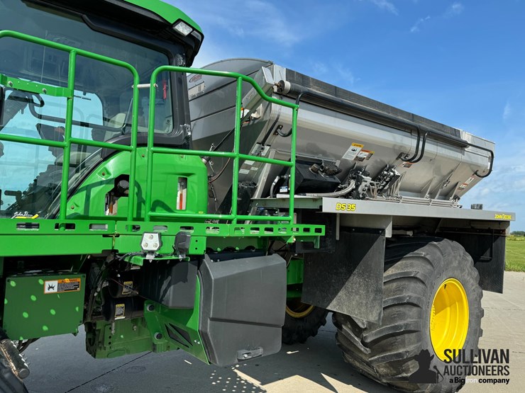 2022-john-deere-800r-image-11