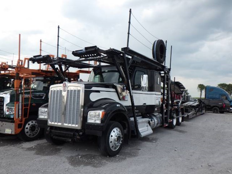 2022-kenworth-w990-image-1