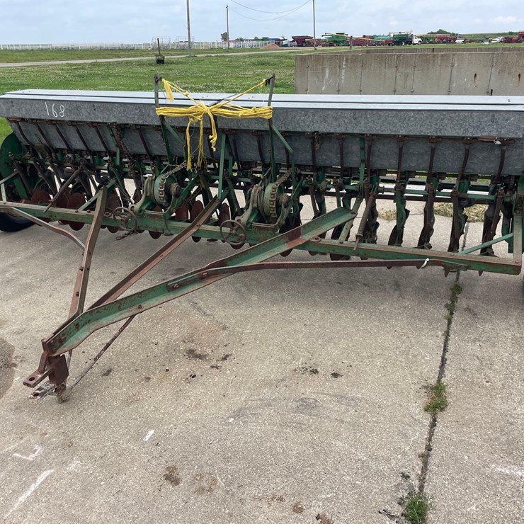 JOHN DEERE B