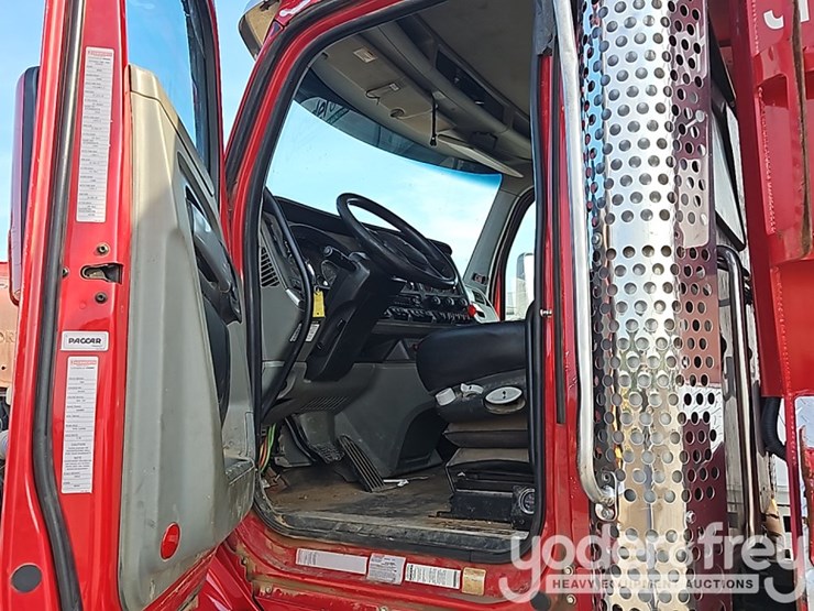 2021-kenworth-t880-image-29