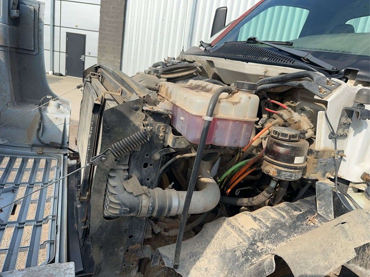 2005-chevrolet-c8500-semi-truck-image-25