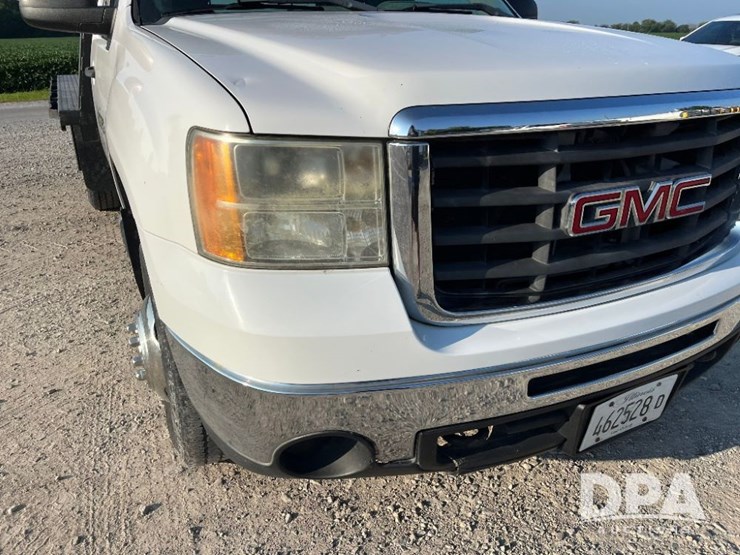 2009-gmc-3500-image-25
