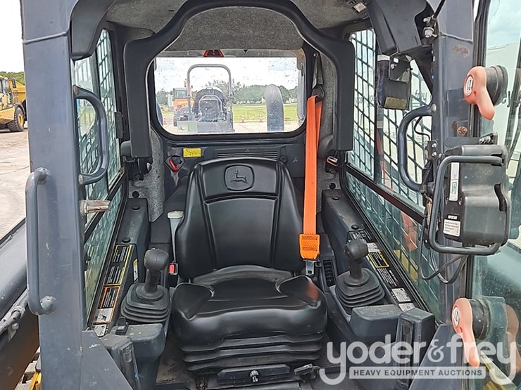 2020-deere-325g-image-23