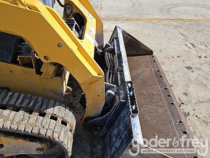 2023-caterpillar-259d3-image-12