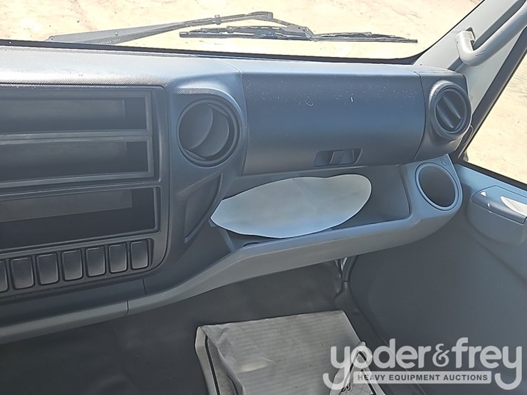 2019-hino-195-image-24