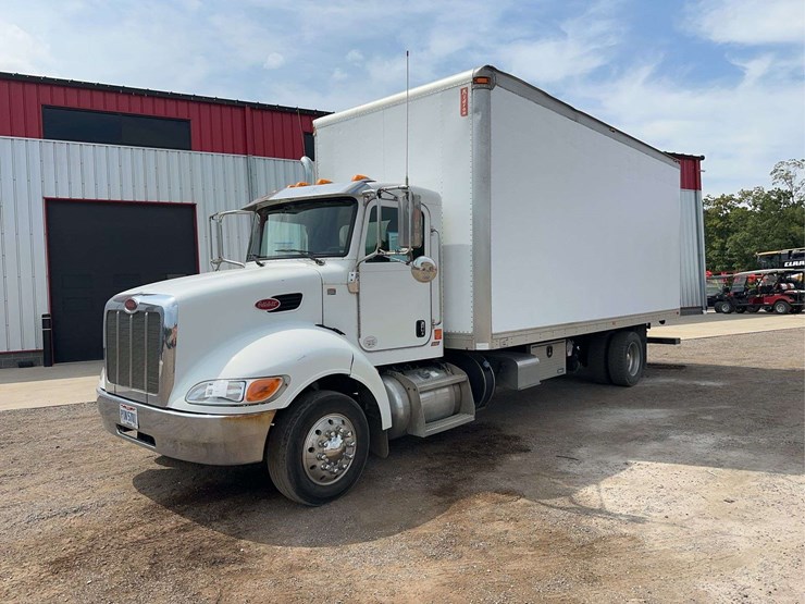 2014-peterbilt-337-image-1