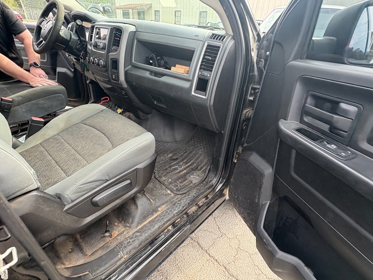2013-dodge-ram-1500-image-25