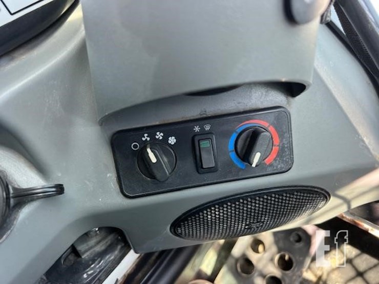 2021-bobcat-t595-image-26