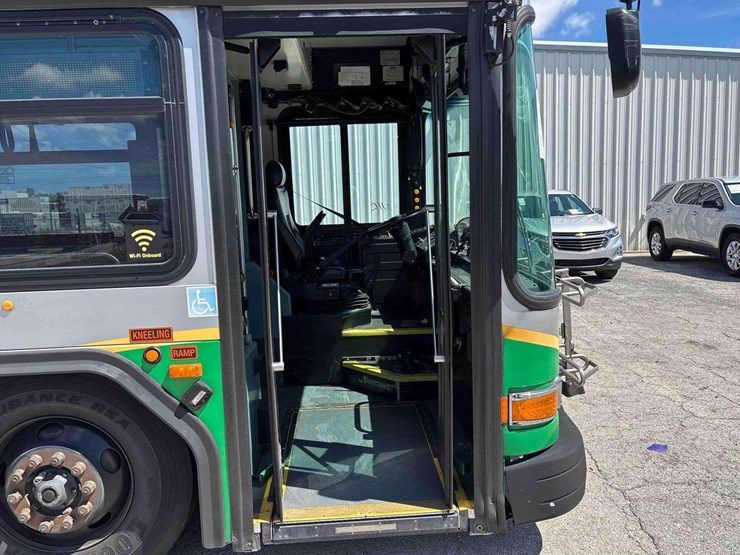 2014-gillig-low-floor-image-5