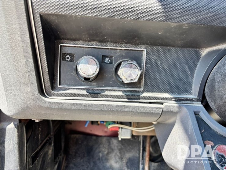 1992-ford-f700-image-80
