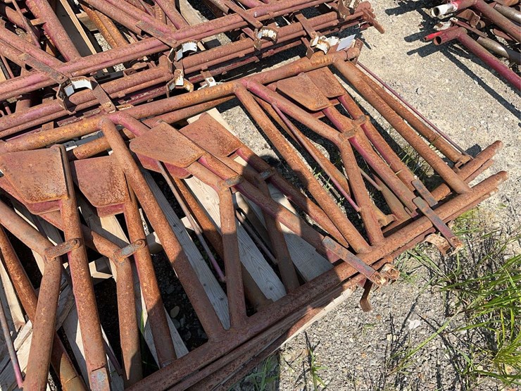pallet-of-(3)-cattle-headlocks-image-4