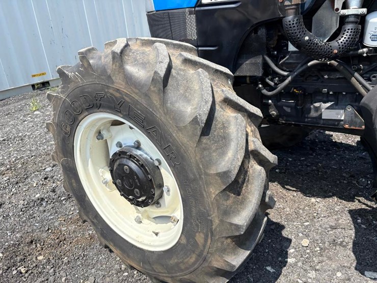 2006-new-holland-td95d-image-43