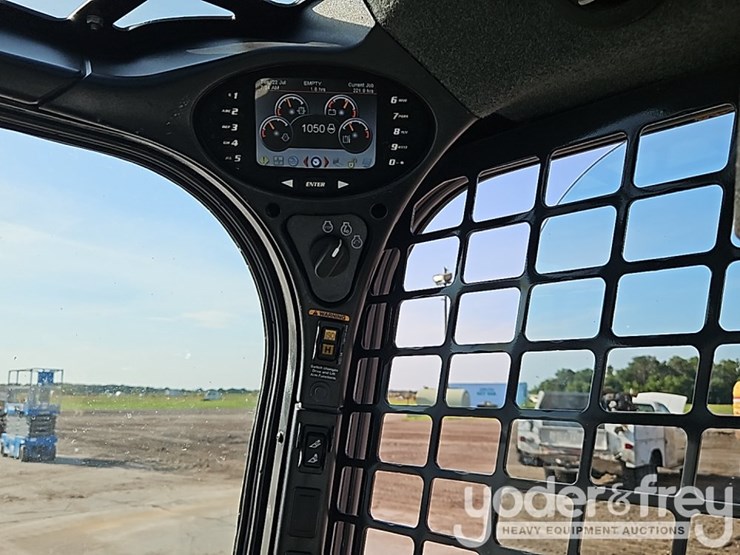 2022-bobcat-t870-image-29