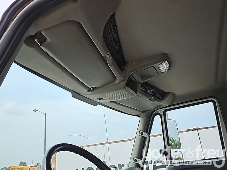 2017-international-durastar-4300-image-42