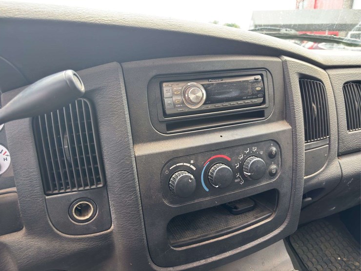2002-dodge-ram-crew-cab-pickup-image-22