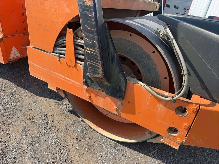 hypac-double-smooth-drum-asphalt-roller-image-5