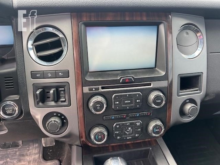 2015-ford-expedition-platinum-image-41