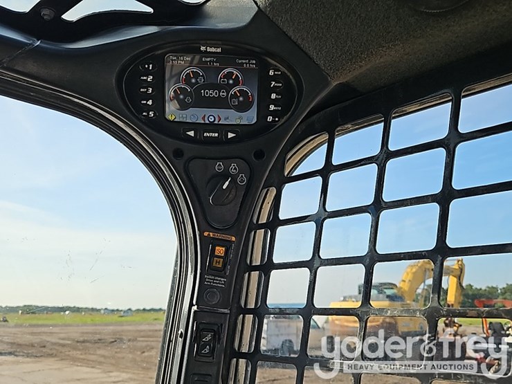 2022-bobcat-t870-image-29