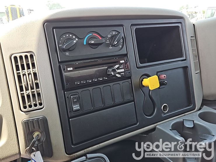 2017-international-durastar-4300-image-42