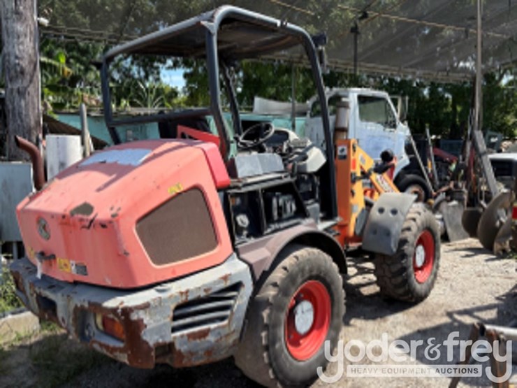 2016-kubota-r530-image-3