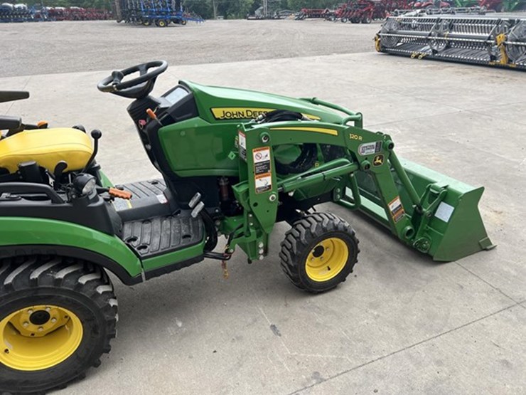 2024-john-deere-1025r-image-14