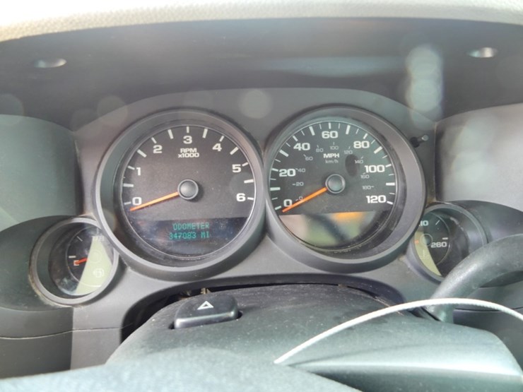2011-chevrolet-silverado-image-14