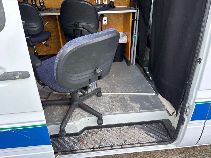 2006-dodge-sprinter-2500-image-17