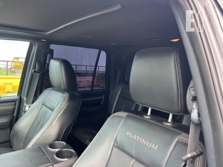 2015-ford-expedition-platinum-image-38