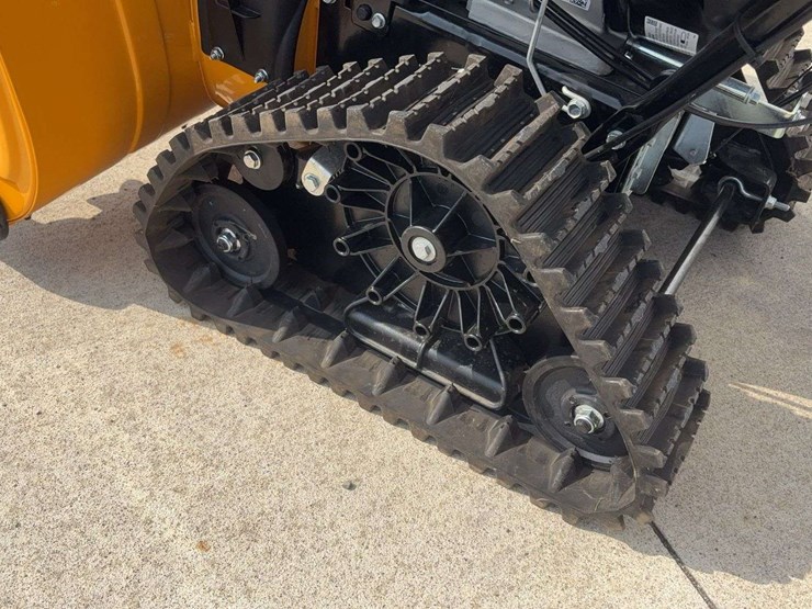 2023-cub-cadet-3x30-trac-snowblower-image-5