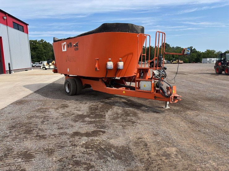 val-metal-b-max-630-cattle-feed-mixer-image-2