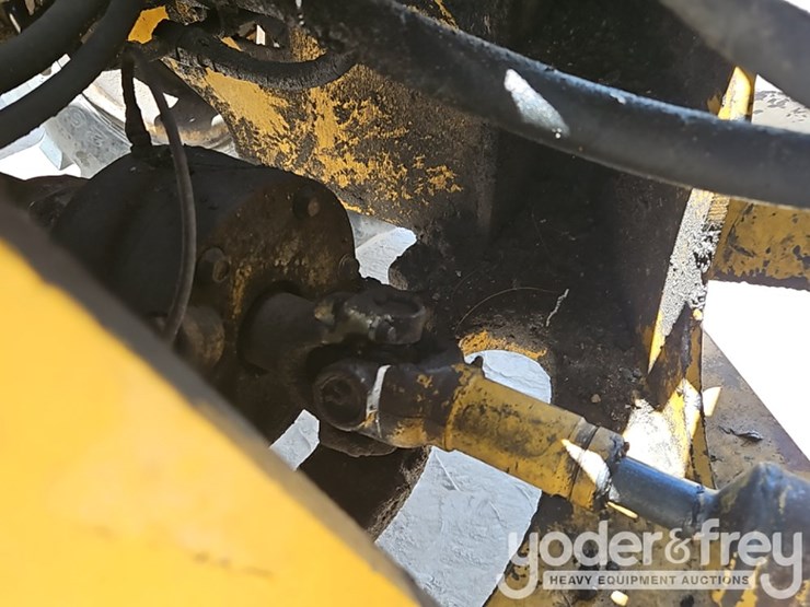 2005-deere-544j-image-23