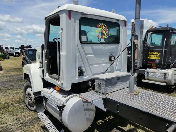 1999-mack-ch613-image-8