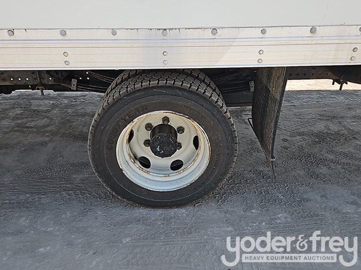 2019-hino-195-image-16