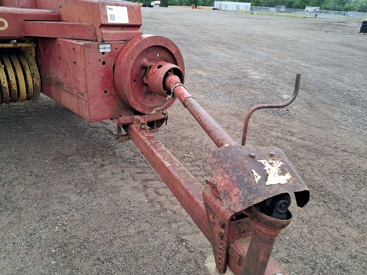 new-holland-310-image-18