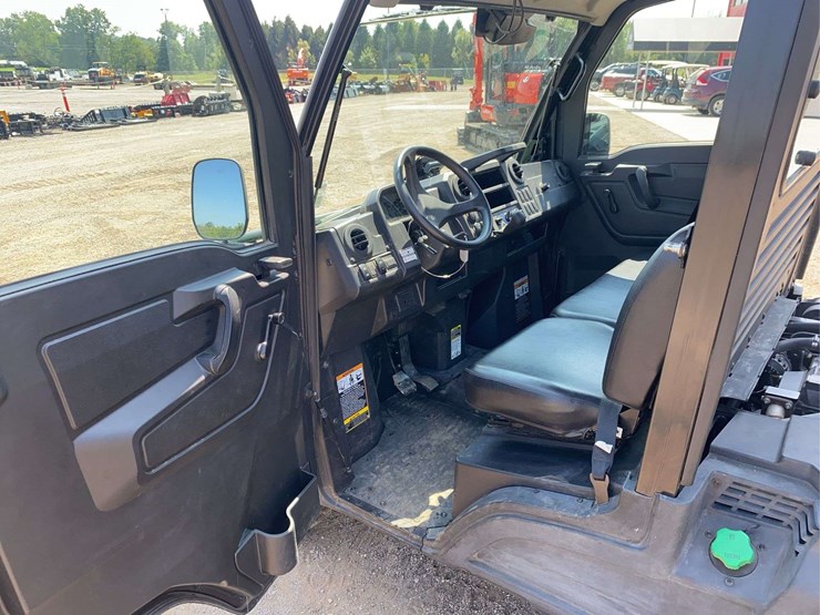 2023-john-deere-gator-image-27