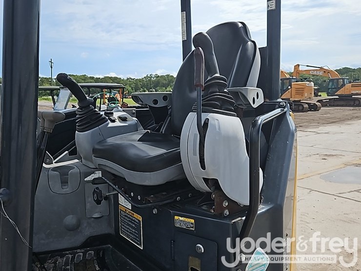 2017-deere-30g-image-31
