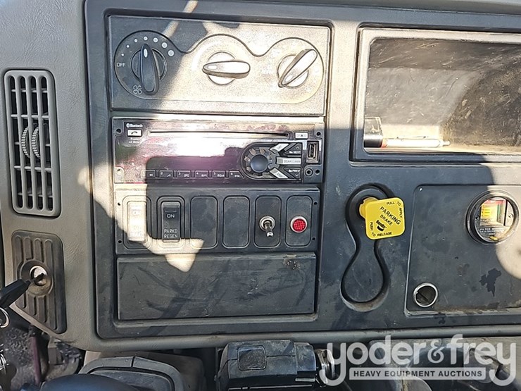 2016-international-durastar-4300-image-54