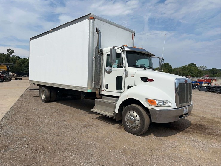 2014-peterbilt-337-image-2