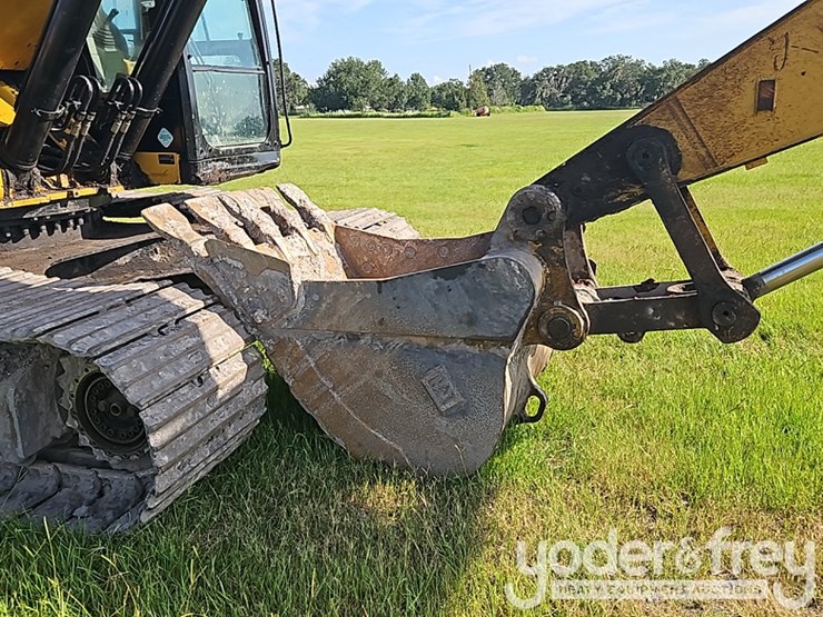 2015-caterpillar-329fl-image-15