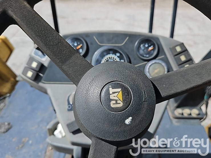 2011-caterpillar-cb54-image-22