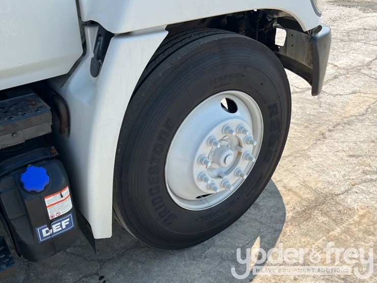 2015-hino-268-image-12