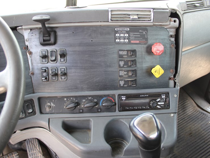 2005-freightliner-columbia-112-image-15