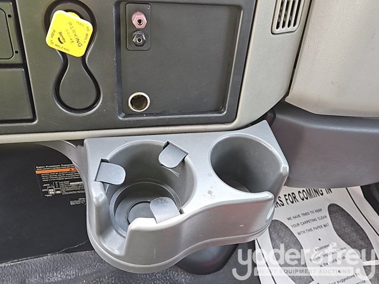 2017-international-durastar-4300-image-44